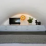 Epicenter Luxury 아파트호텔 4*