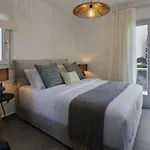 Epicenter Luxury 아파트호텔 메사리아