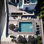 Epicenter Luxury 아파트호텔 메사리아