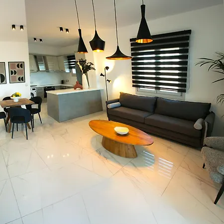 Epicenter Luxury 아파트호텔