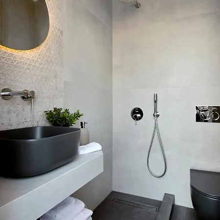 Epicenter Luxury *