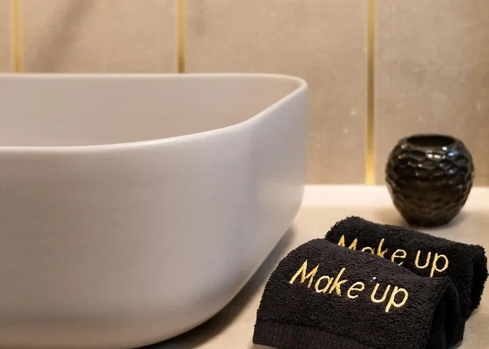 Epicenter Luxury Lägenhetshotell Mesaria