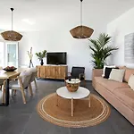 Epicenter Luxury Lägenhetshotell Mesaria