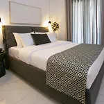 Epicenter Luxury Lägenhetshotell 4*