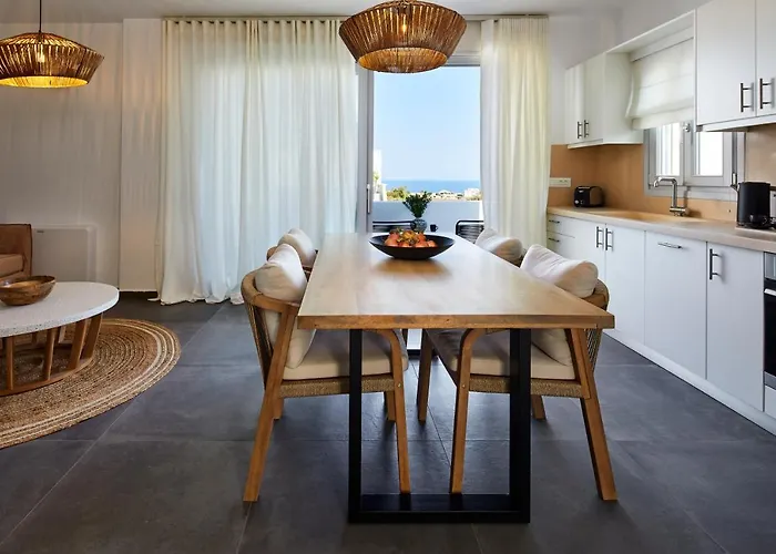 מלון דירות Epicenter Luxury 4*