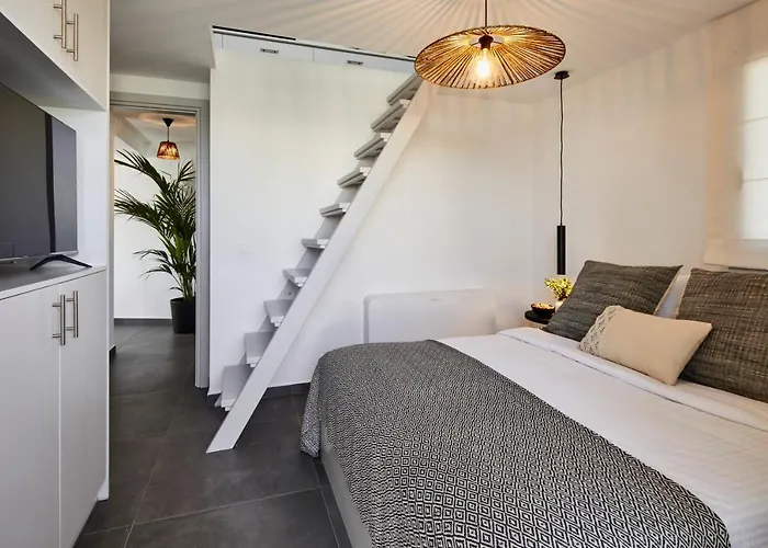 Epicenter Luxury מלון דירות