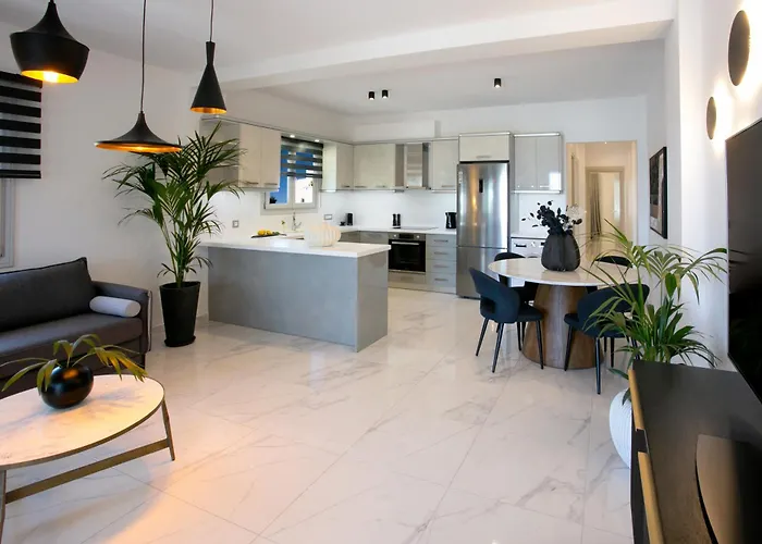 Epicenter Luxury מלון דירות