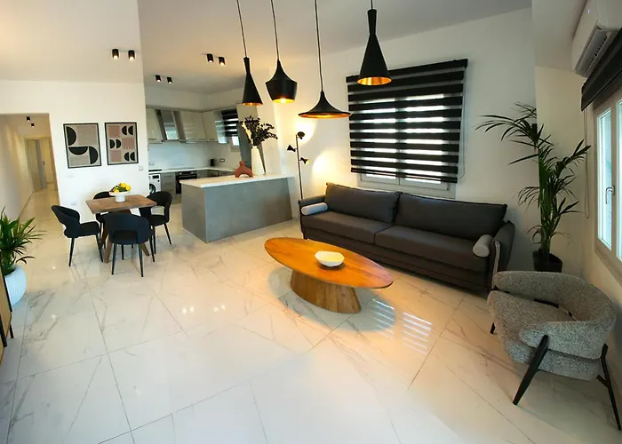 Epicenter Luxury מלון דירות